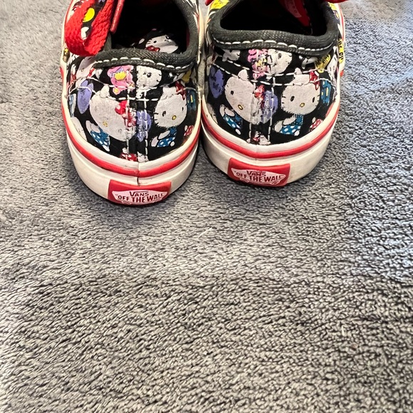 Little girl hello kitty vans size 5 - Picture 2 of 5